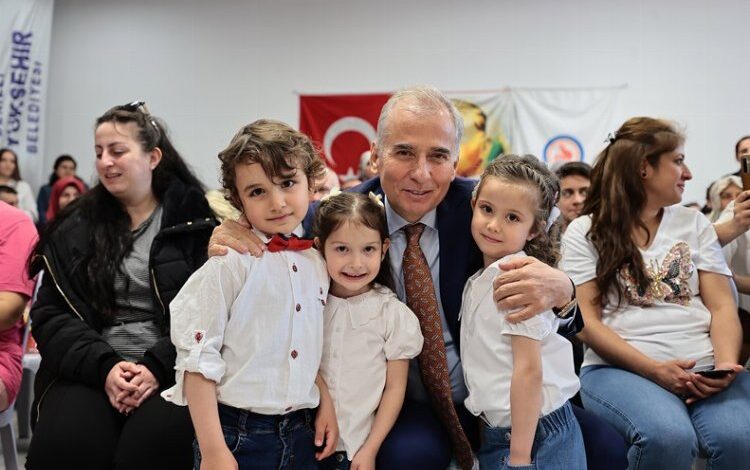 Başkan Zolan miniklerin bayram coşkusunu paylaştı