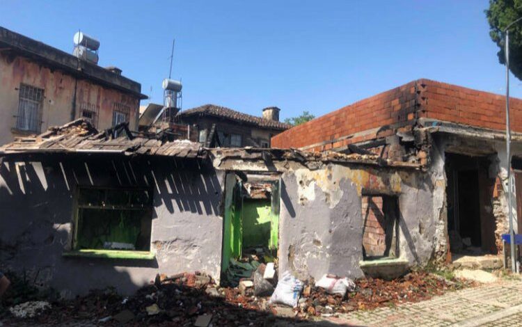 Balbey Mahallesi’nde metruk yapılar yıkıldı