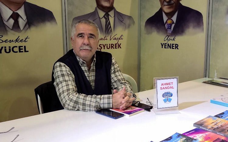 Kahramanmaraş’lı Şair ve Yazar Ahmet Sandal 2021’de boş durmadı Kahramanmaraş’lı Şair ve Yazar Ahmet Sandal 2021’de boş durmadı