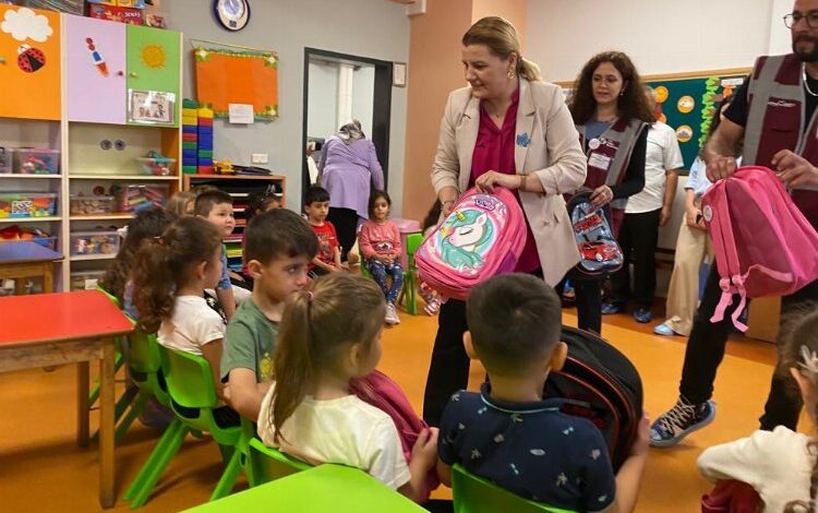 İzmit’ten minik öğrencilere eğitim desteği