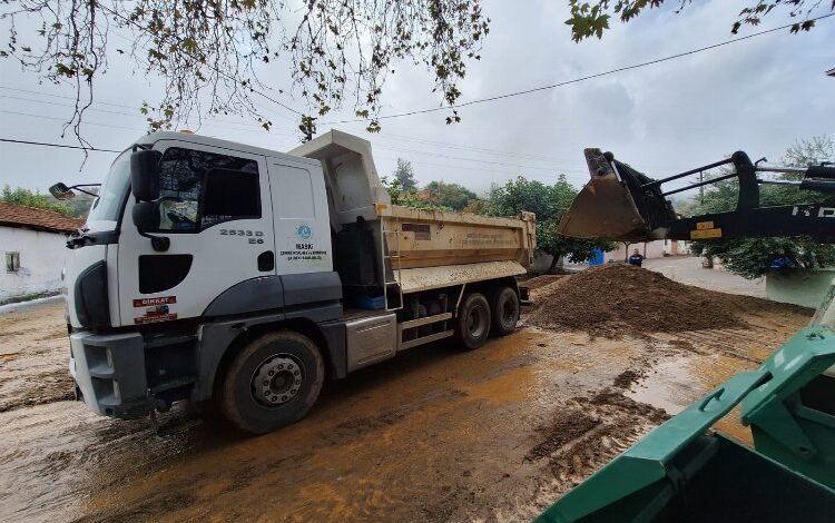 Manisa Turgutlu’da yağış sonrası yoğun mesai Manisa Turgutlu’da yağış sonrası yoğun mesai
