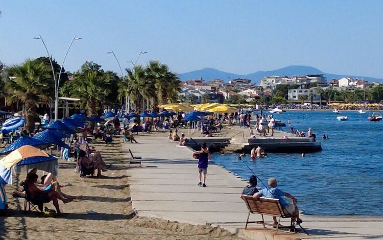 Bayram esnafın yüzünü güldürdü