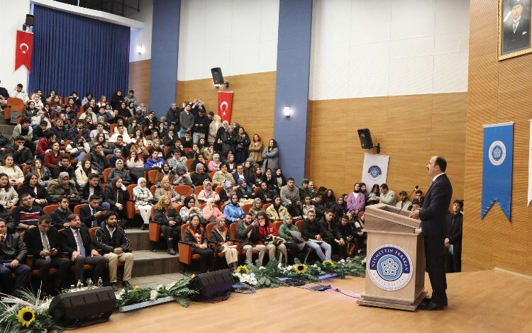 Başkan Altay üniversiteli öğrencilerle buluştu Başkan Altay üniversiteli öğrencilerle buluştu