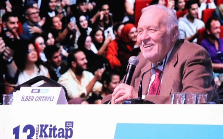 Kocaeli Kitap Fuarı’nda Ortaylı’ya büyük ilgi Kocaeli Kitap Fuarı’nda Ortaylı’ya büyük ilgi