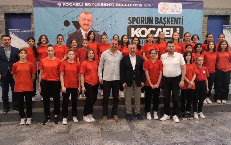 Başarılı sporcular ‘Sporun Başkenti’nde buluştu Başarılı sporcular ‘Sporun Başkenti’nde buluştu