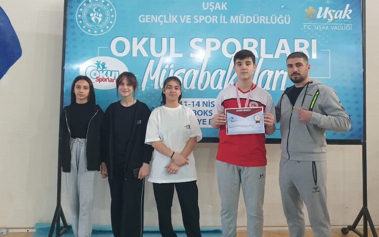 Pazaryerili sporcuların madalya sevinci Pazaryerili sporcuların madalya sevinci