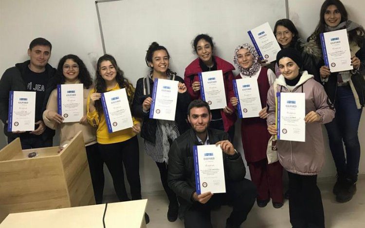 Bursa’da ‘yeni lisan iki insan’ diyerek yola çıktılar… 10 binden fazla öğrenci ‘ücretsiz’ eğitim aldı Bursa’da ‘yeni lisan iki insan’ diyerek yola çıktılar… 10 binden fazla öğrenci ‘ücretsiz’ eğitim aldı