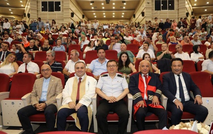 ERÜ Eğitim’de mezuniyet heyecanı ERÜ Eğitim’de mezuniyet heyecanı