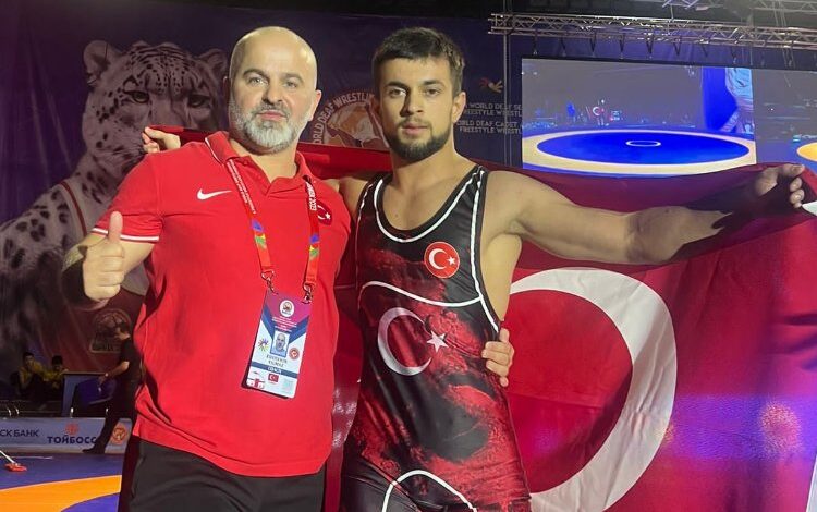 Sakaryalı güreşçi dünya şampiyonu oldu