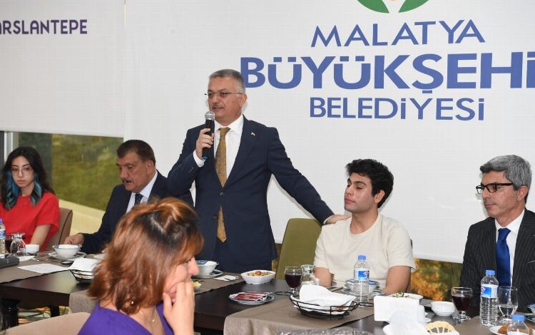 Malatya’da ilk 1000’e giren öğrencilerle buluşuldu