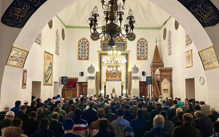 Hafız Habip Deveci İnegöl’de cemaat ile buluştu Hafız Habip Deveci İnegöl’de cemaat ile buluştu