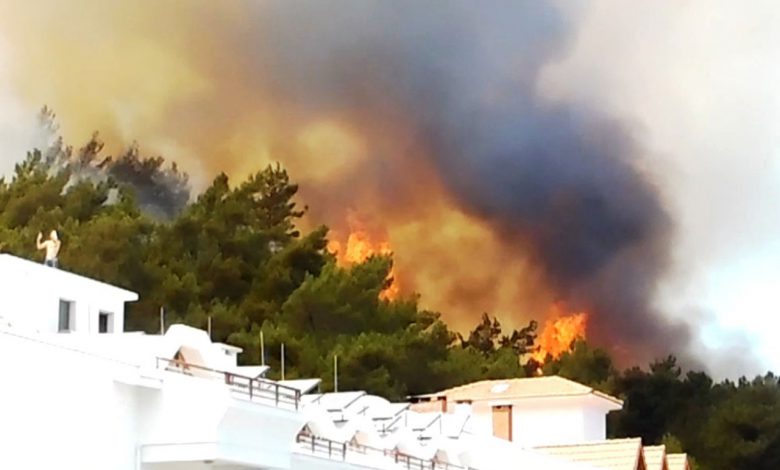 Marmaris’teki yangın yerleşim yerlerini tehdit  ediyor