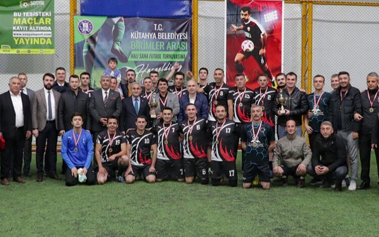 Kütahya’da halı sahanın şampiyonu ‘İtfaiye’ Kütahya’da halı sahanın şampiyonu ‘İtfaiye’