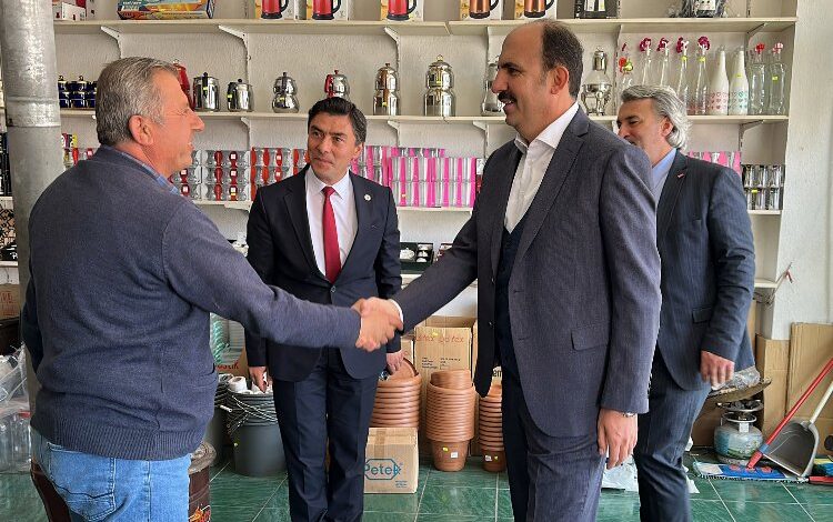 Başkan Altay sahada istişarelerini sürdürüyor Başkan Altay sahada istişarelerini sürdürüyor