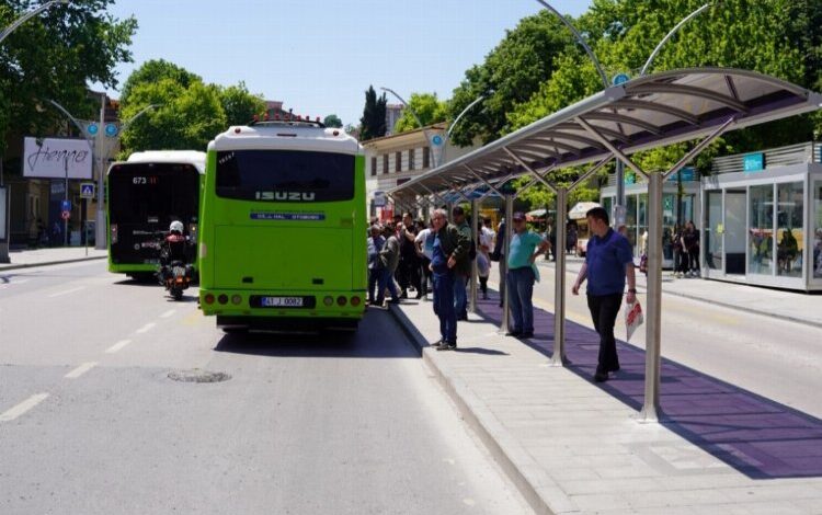 Kocaeli’nin 12 ilçesinde duraklar yenileniyor Kocaeli’nin 12 ilçesinde duraklar yenileniyor