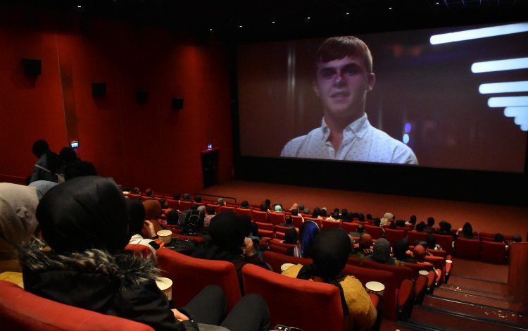 Öğrenciler Başkan Mahçiçek’e teşekkür etti Öğrenciler Başkan Mahçiçek’e teşekkür etti