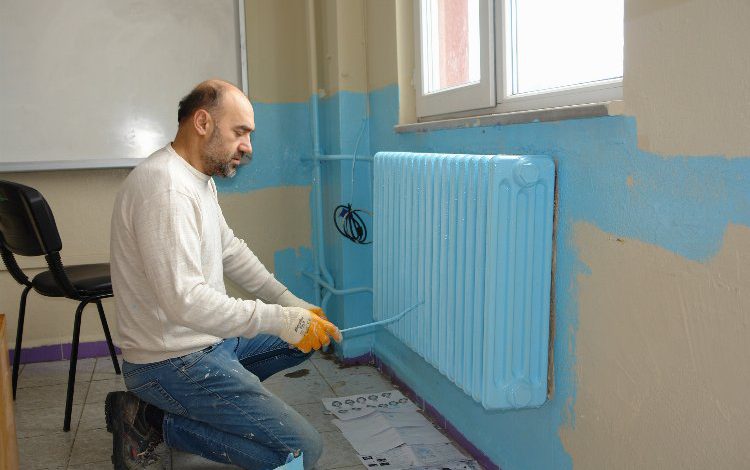 Bilecik’te okullar baştan aşağı boyanıyor Bilecik’te okullar baştan aşağı boyanıyor