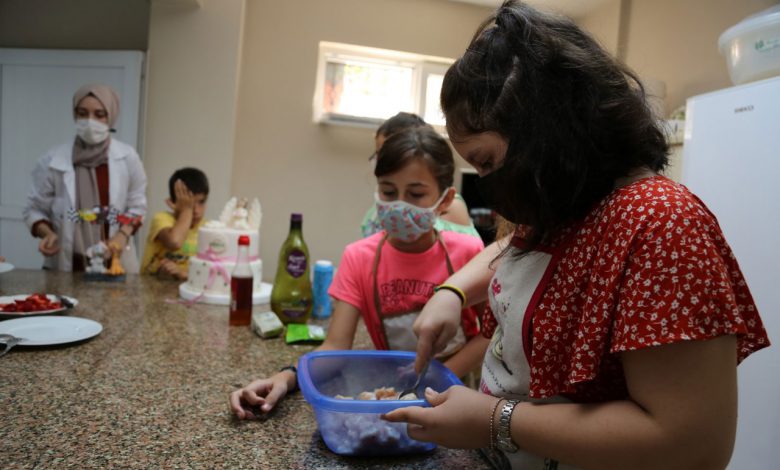 Kocaeli’de atölyeler gençlere ev becerileri kazandırıyor