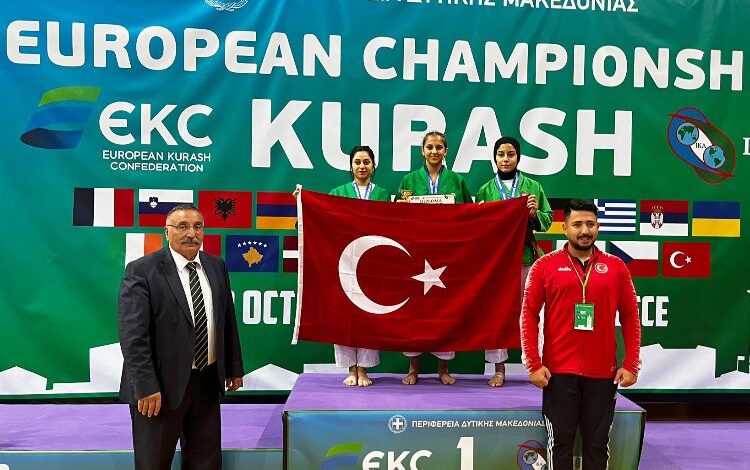 Bursa Osmangazili judocu ay yıldızlı bayrağı dalgalandırdı