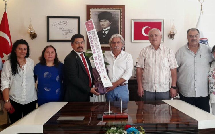 Manisa Şehzadeeler Kaymakamı Genel’e şehit ailelerinden ziyaret Manisa Şehzadeeler Kaymakamı Genel’e şehit ailelerinden ziyaret