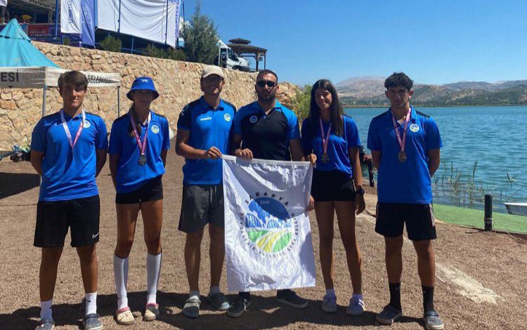 Sakarya kürek takımından çifte gurur Sakarya kürek takımından çifte gurur