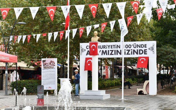 Çiğli’de tarihi kayıp anıt ilk yerine taşındı Çiğli’de tarihi kayıp anıt ilk yerine taşındı