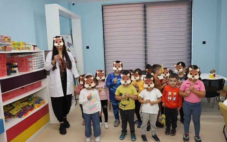 Kayseri Büyükşehir miniklere hayvan sevgisi aşıladı