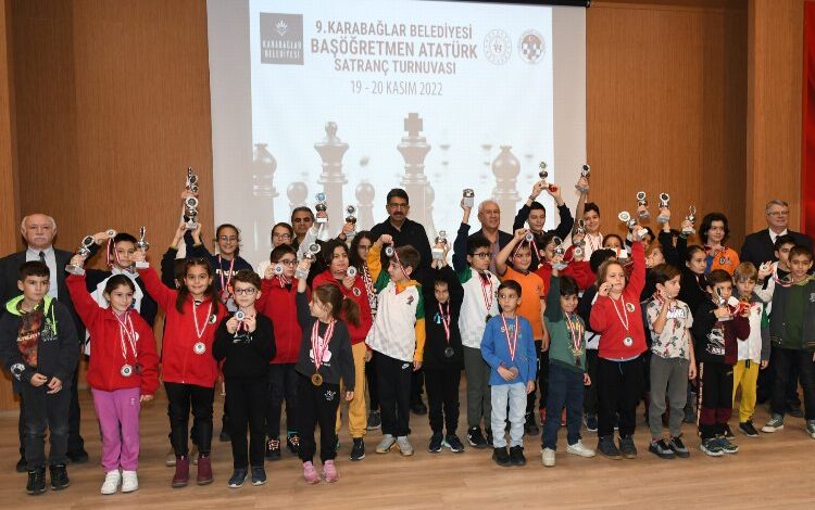 İzmir Karabağlar’da satranç turnuvası sona erdi İzmir Karabağlar’da satranç turnuvası sona erdi