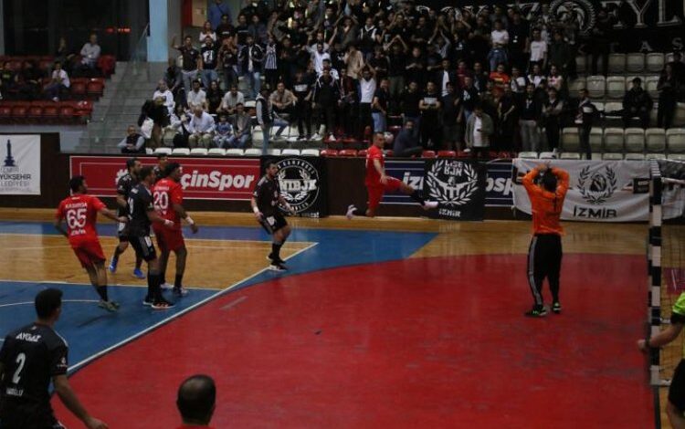 Hentbolda Erkekler’de 6. hafta maçları tamamlandı Hentbolda Erkekler’de 6. hafta maçları tamamlandı