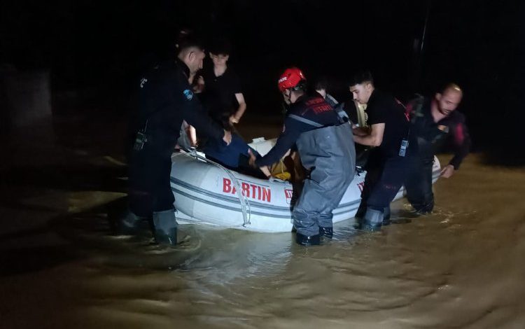 Kayseri Büyükşehir Karadeniz’de yara sarıyor