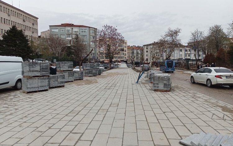 Edirne Keşan’da Cumhuriyet Meydanı depoya dönüştü!