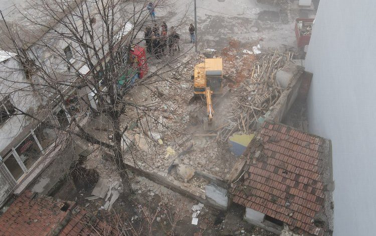 Bursa Yıldırım’da riskli yapılar yıkılıyor