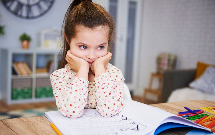 Ödevleri ebeveynler değil öğrenciler yapmalı