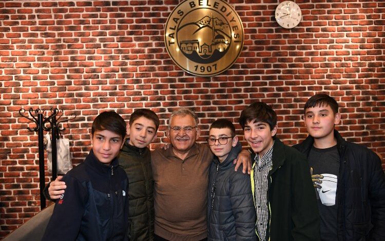 Memduh Büyükkılıç teravin sonrası gençlik buluşması Memduh Büyükkılıç teravin sonrası gençlik buluşması