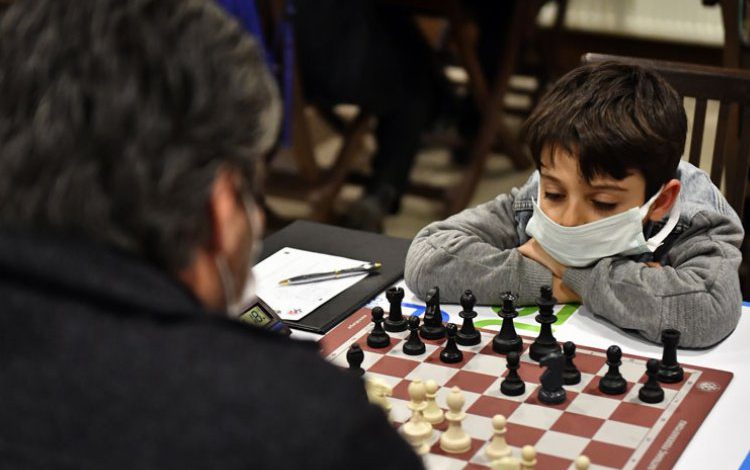 Bursa Osmangazi’de satranç ustaları ter döktü