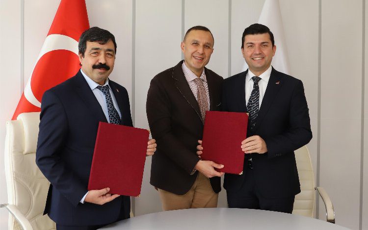 İzmir’de üniversiteli öğrencilerin istihdamına yönelik iş birliği imzası İzmir’de üniversiteli öğrencilerin istihdamına yönelik iş birliği imzası