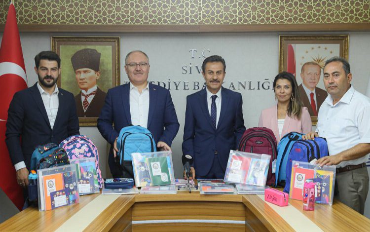 Okul çantası ve kırtasiye malzemesi belediyeden Okul çantası ve kırtasiye malzemesi belediyeden