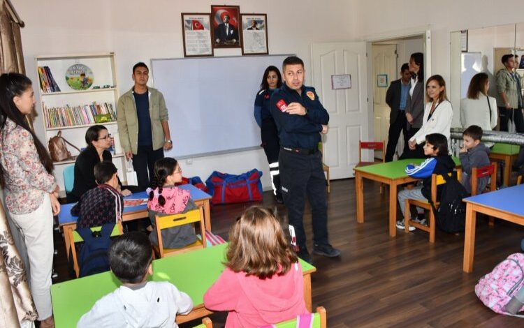 Manisalı minikler afet konusunda bilgilendirildi Manisalı minikler afet konusunda bilgilendirildi