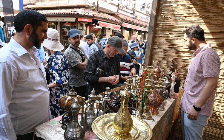 Konya Tarihi Bedesten’te alışveriş bereketi Konya Tarihi Bedesten’te alışveriş bereketi