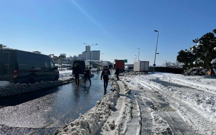 Vali Yerlikaya: “Çekin yoksa, çekilecek!” Vali Yerlikaya: “Çekin yoksa, çekilecek!”