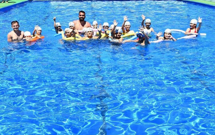 Mahalle havuzları serinletiyor