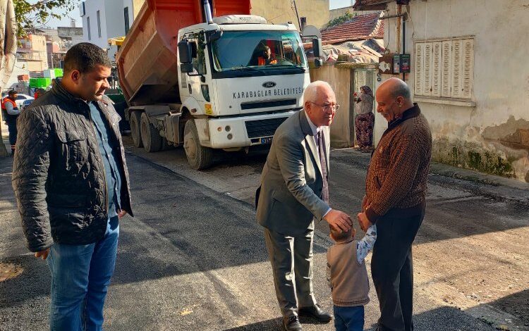 Karabağlar’da asfalt ekipleri Umut’ta