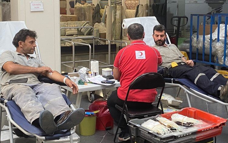 BUTTİM esnafından Kızılay’ın stoklarına takviye