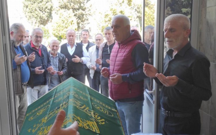 Keşan’da Başkan Özcan’a yaslı aileden teşekkür Keşan’da Başkan Özcan’a yaslı aileden teşekkür