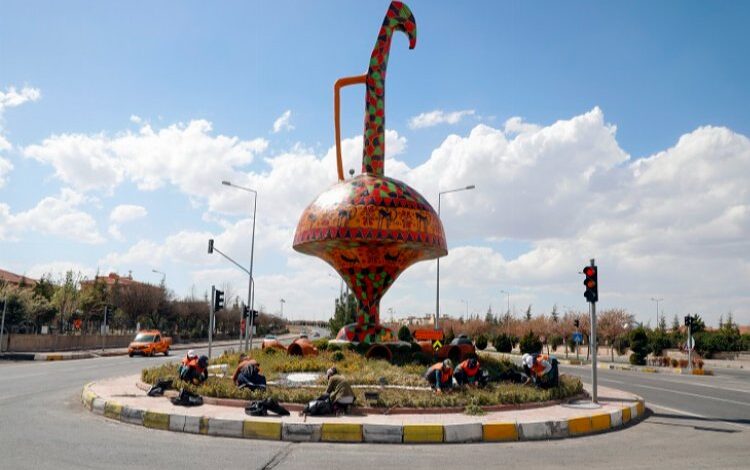 Nevşehir Belediyesi kavşakları yeşillendiriyor Nevşehir Belediyesi kavşakları yeşillendiriyor