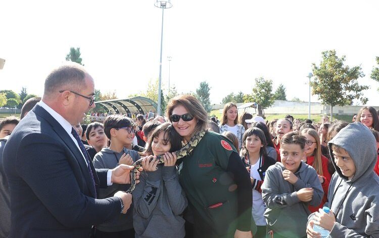 Kayseri Büyükşehir miniklere hayvan sevgisini aşıladı Kayseri Büyükşehir miniklere hayvan sevgisini aşıladı
