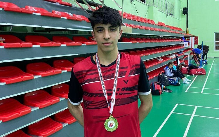 Osmangazili badmintoncudan altın madalya Osmangazili badmintoncudan altın madalya