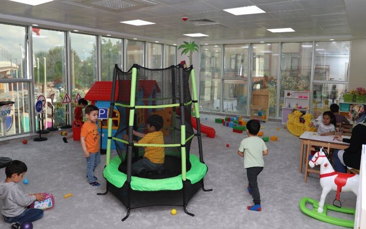 İzmit’te anneler çocuklarını gönül rahatlığıyla bırakıyor İzmit’te anneler çocuklarını gönül rahatlığıyla bırakıyor