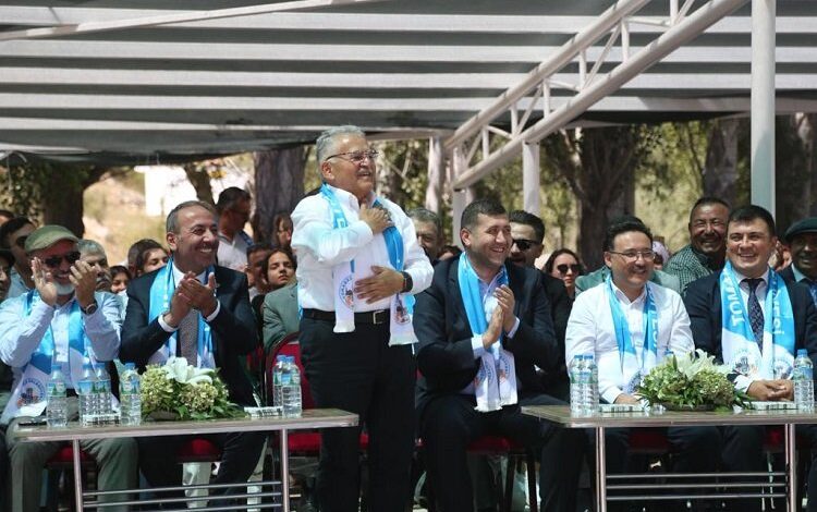 Kayseri protokolü Dadaloğlu Şenlikleri’ne katıldı Kayseri protokolü Dadaloğlu Şenlikleri’ne katıldı