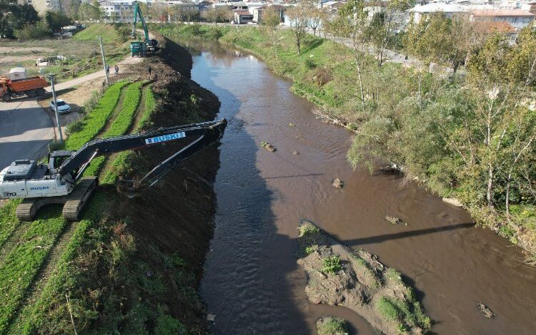 Bursa derelerinde taşkın riskine karşı temizlik Bursa derelerinde taşkın riskine karşı temizlik